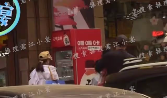 譚維維被拍已升級當媽,與丈夫帶兒女外出,一家四口同框畫面溫馨