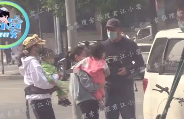 譚維維被拍已升級當媽,與丈夫帶兒女外出,一家四口同框畫面溫馨