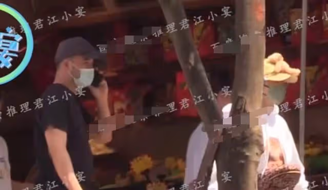 譚維維被拍已升級當媽,與丈夫帶兒女外出,一家四口同框畫面溫馨