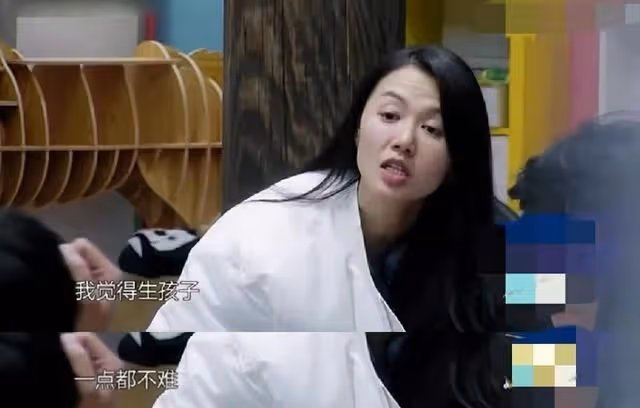 譚維維被拍已升級當媽,與丈夫帶兒女外出,一家四口同框畫面溫馨