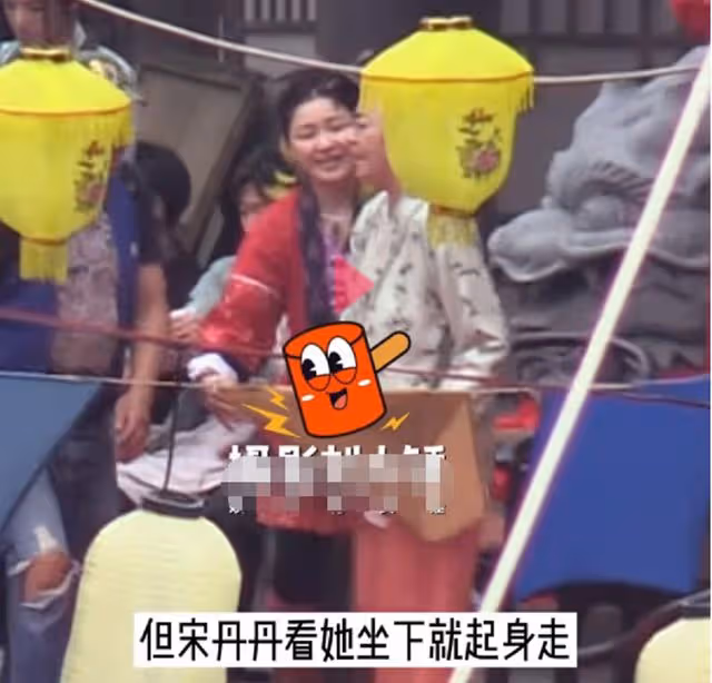宋丹丹片場頻翻白眼!金靖三次套近乎遭嫌棄,張一山表情顯尷尬