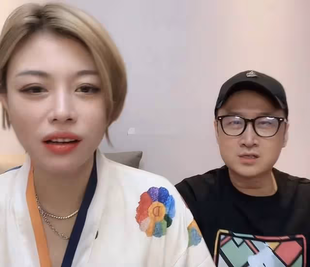 35歲葛薈婕新男友疑似曝光!與前夫汪峰太相似,合體直播互動親密