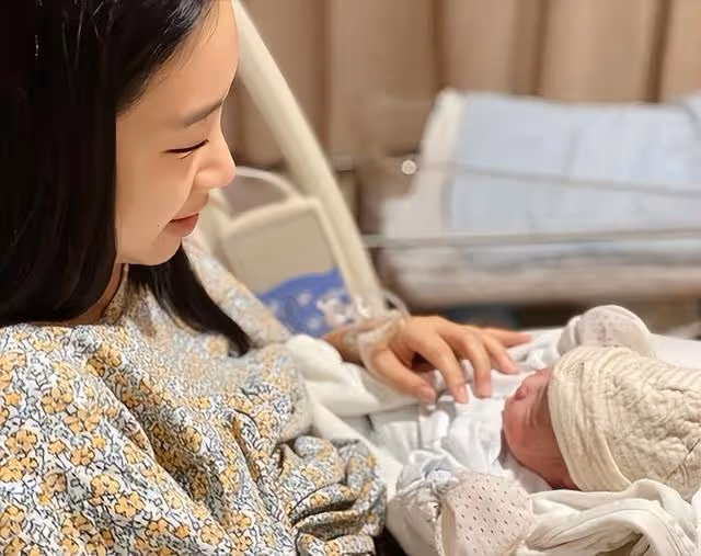 恭喜!香港知名歌手突然宣布產下第三胎,懷孕期間全程保密