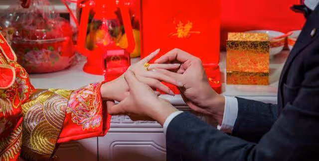 我被提拔為經理半個月後懷孕,為了事業,我瞞著老公打掉孩子