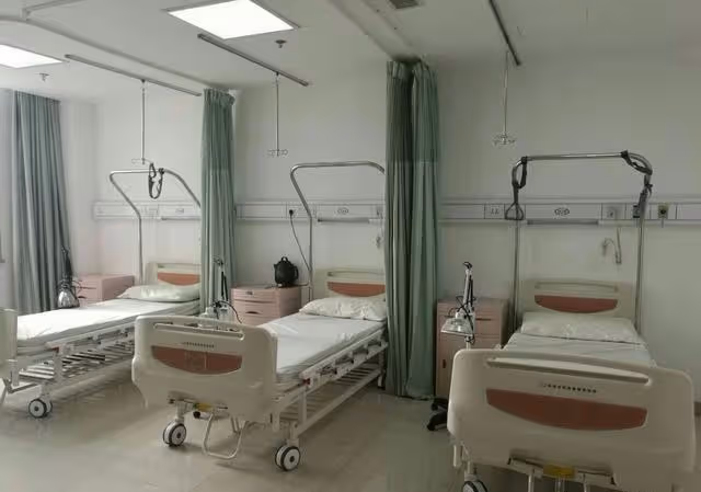 岳母有30萬存款,如今岳母身患癌症,岳父讓三個女婿各出十萬