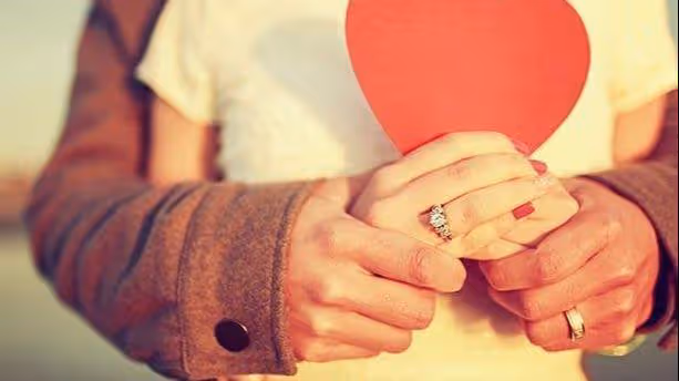 小叔子結婚,老公背著我給30萬,婆婆知道後給了老公一巴掌