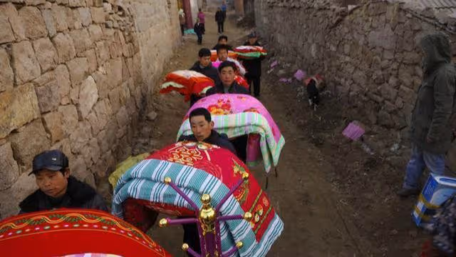 大娘辛苦養大繼子,繼子成家後兒媳不孝,大娘去世一年後兒媳癱瘓