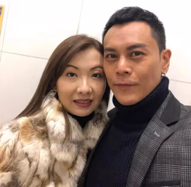 被嘲靠富婆妻子養！TVB男星李天翔罕見回應，45歲仍不著急生娃