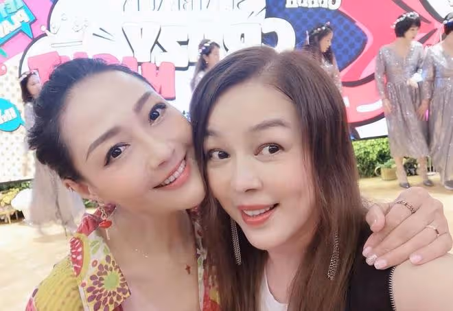 童年女神陳加玲罕露面!54歲轉行經商成富婆,與洋男友堅持不結婚
