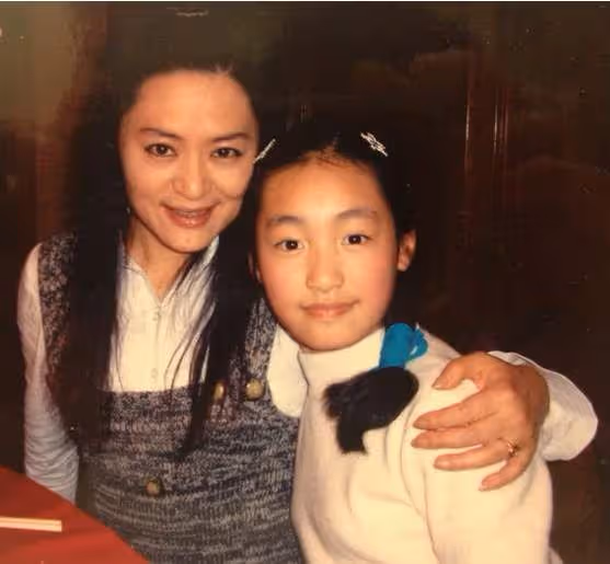 她曾力壓韋唯、毛阿敏奪冠，卻被親弟砸成腦震盪，靠當保姆謀生