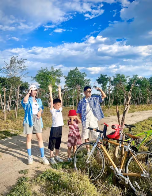 黃征在自家豪宅花園摘櫻桃！一雙兒女罕露面，妻子白得發光身材佳