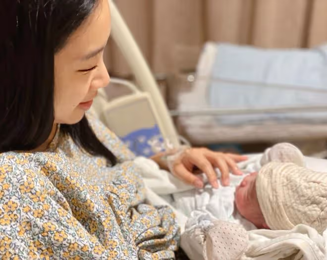 恭喜!36歲人氣女神秘密懷孕生三胎,曬產後照報喜訊,寶寶也露面