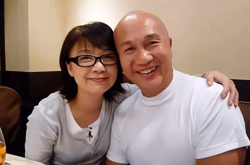 TVB知名老戲骨郭鋒自曝將退圈!70歲滿頭黑髪風采依舊,愛妻患疾離世5年,仍沒走出喪妻之痛