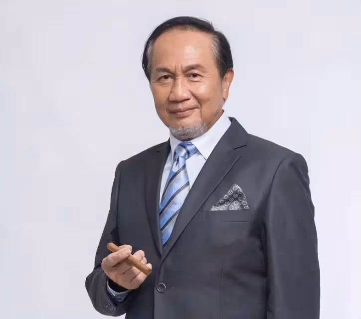 TVB知名老戲骨郭鋒自曝將退圈!70歲滿頭黑髪風采依舊,愛妻患疾離世5年,仍沒走出喪妻之痛
