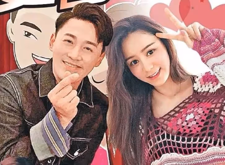 林峯夫婦豪宅陪女兒過六一,送萬元玩具熊太奢侈,滿墻名酒很搶鏡