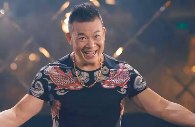 TVB戲骨吳毅將夫婦包豪華遊艇出海！60歲身材健碩手臂肌肉搶鏡，港姐妻子穿短褲秀美腿，58歲風韻猶存