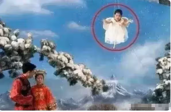 5歲出道年賺百萬!哭著說要「養弟弟」的阿拉蕾,如今褪去嬰兒肥,濃眉大眼美成高級臉~
