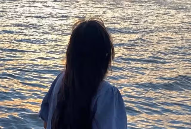 只見了我弟一面，男友就立馬和我分了，我拉黑了我弟兩年