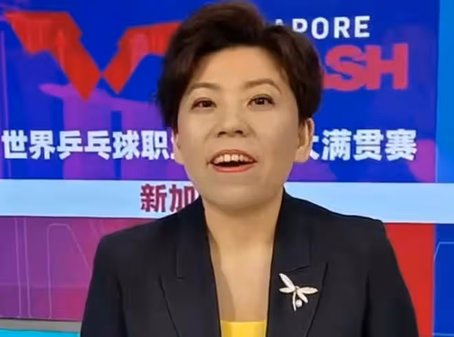 鄧亞萍現身街邊飯館就餐,只點一碗素麵大口吃,不戴口罩沒人認出