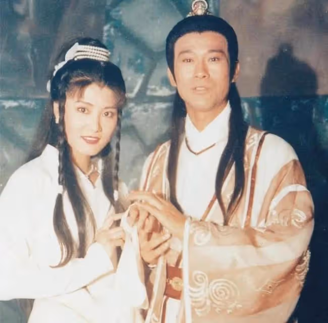 53歲動作女星楊麗菁秀身手!翻跟斗踢腿太輕鬆,曾因拍打戲險癱瘓
