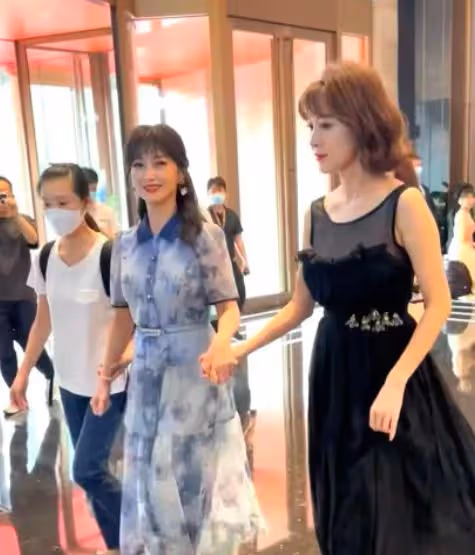 趙雅芝難捨戀舊情結,68歲圓夢定居杭州,多次漫步西湖找回憶!
