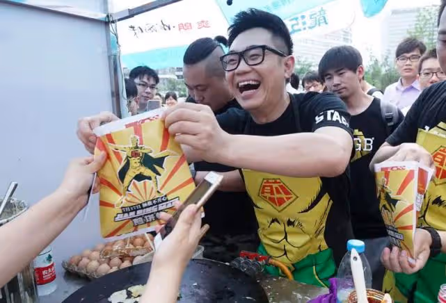 失去張朝陽的支持,大鵬從眾星捧月摔下,新電影票房慘澹不及沈騰