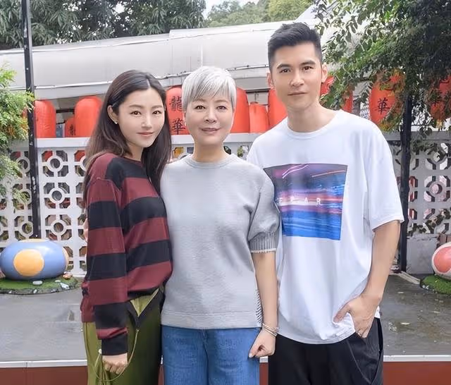 67歲知名女星宣布復出!兩度抗癌成功,化療後頭髮眉毛都掉光了