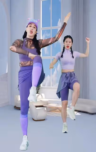 鍾麗緹直播跳操自信過頭，身材不如女助理，腰間贅肉太明顯！