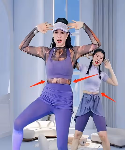 鍾麗緹直播跳操自信過頭，身材不如女助理，腰間贅肉太明顯！