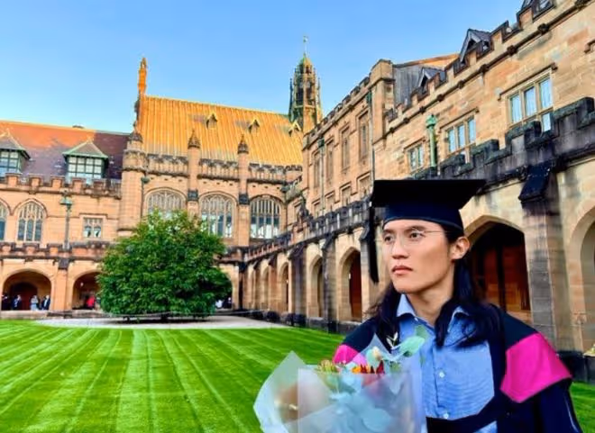 馬德鍾夫婦出國參加兒子大學畢業禮，愛子不進娛樂圈，繼續讀碩士