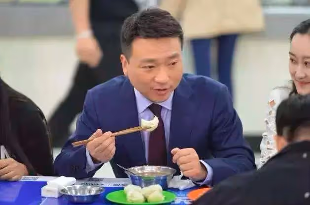 央視員工食堂曝光,頂級名嘴們的日常飯菜,或許跟你想像的不一樣