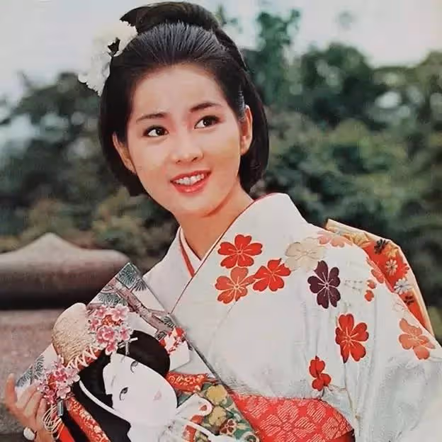 她是日本國寶級影后,被日本人民尊為女神,也被譽為「第一美人」