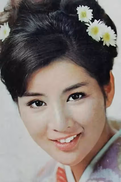 她是日本國寶級影后,被日本人民尊為女神,也被譽為「第一美人」