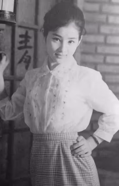 她是日本國寶級影后,被日本人民尊為女神,也被譽為「第一美人」