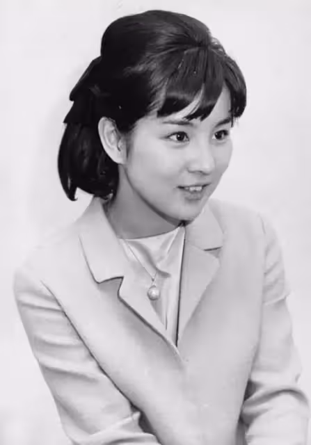 她是日本國寶級影后,被日本人民尊為女神,也被譽為「第一美人」