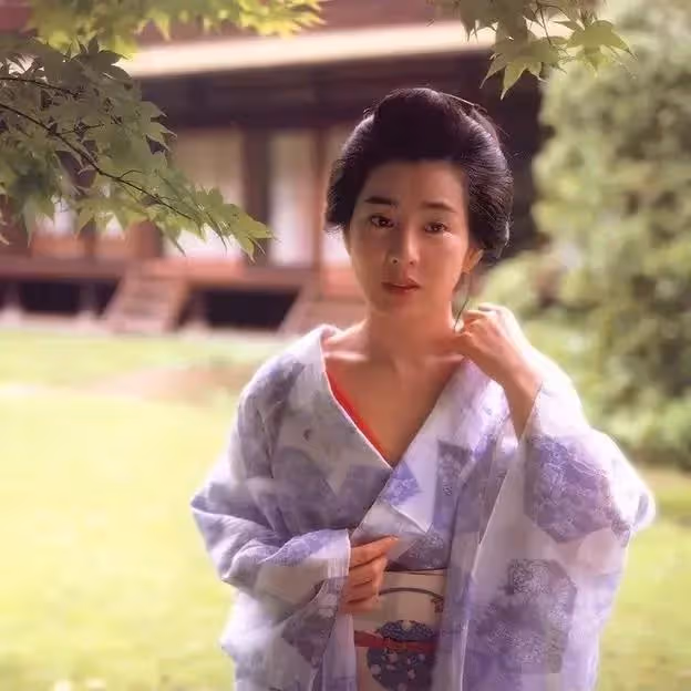 她是日本國寶級影后,被日本人民尊為女神,也被譽為「第一美人」