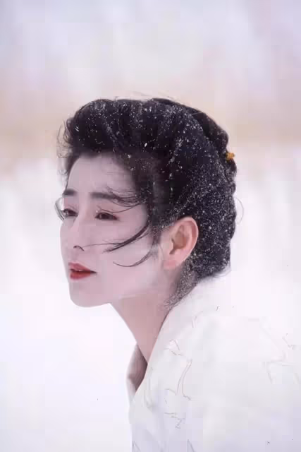 她是日本國寶級影后,被日本人民尊為女神,也被譽為「第一美人」