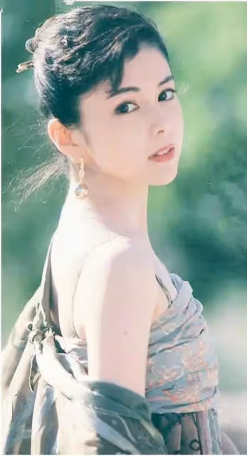 她是日本昭和時代最後的絕色,巔峰時轟動整個日本,美的驚心動魄