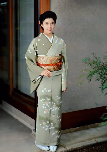 她是日本昭和時代最後的絕色,巔峰時轟動整個日本,美的驚心動魄