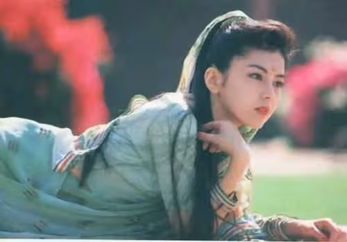 她是日本昭和時代最後的絕色,巔峰時轟動整個日本,美的驚心動魄