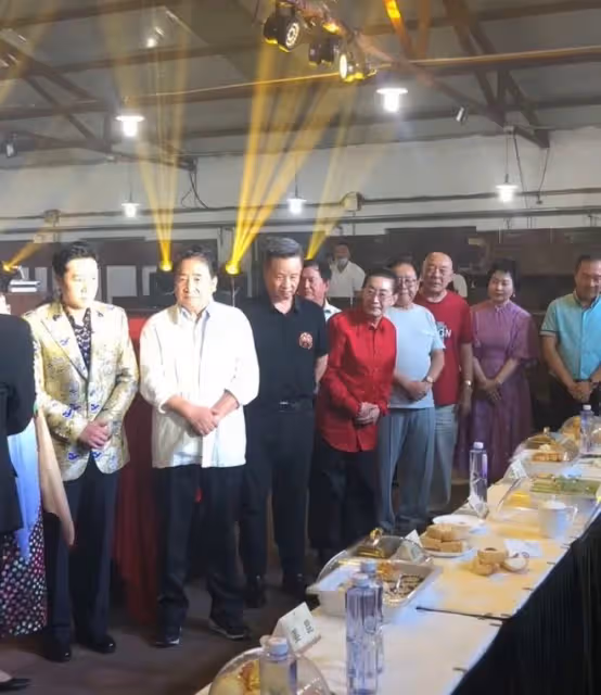 86版西遊記主演現身簡陋商演!又跑又唱精神佳,遲重瑞妻子罕露面