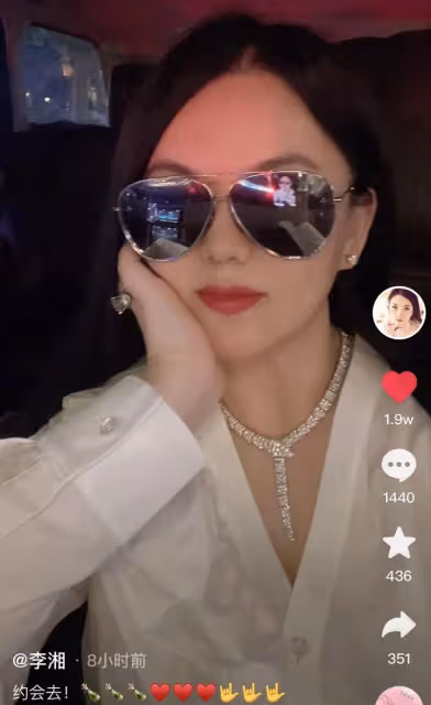 李湘凌晨去約會!戴100萬元項鍊化大紅唇,曬自拍美照變瘦心情佳