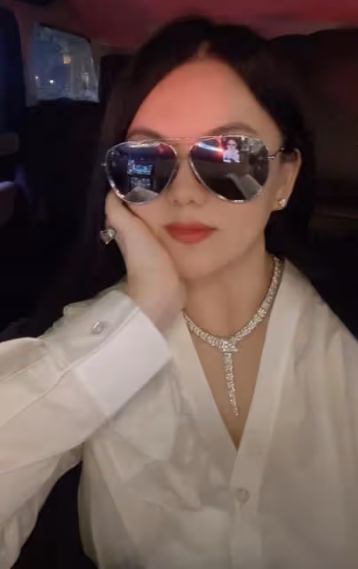 李湘凌晨去約會!戴100萬元項鍊化大紅唇,曬自拍美照變瘦心情佳