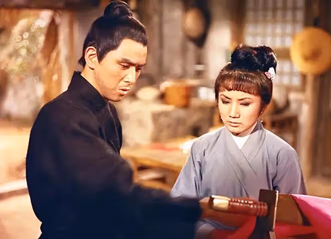 曾江妻子2度喪夫後罕露面!失眠胃口差身材消瘦,79歲滿頭白髮