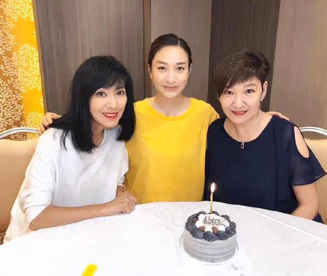 徐少強雪梨女兒近照引關注!穿短褲秀身材長腿吸睛,曾是選美冠軍