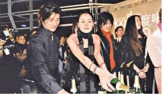李亞鵬不再隱瞞,說出王菲鮮為人知的秘密,難怪謝霆鋒非她不可