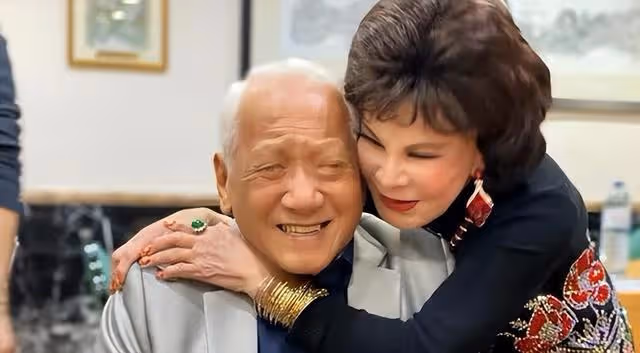 突發!又一香港名老戲骨宣布移民,整容失敗與丈夫恩愛近40年
