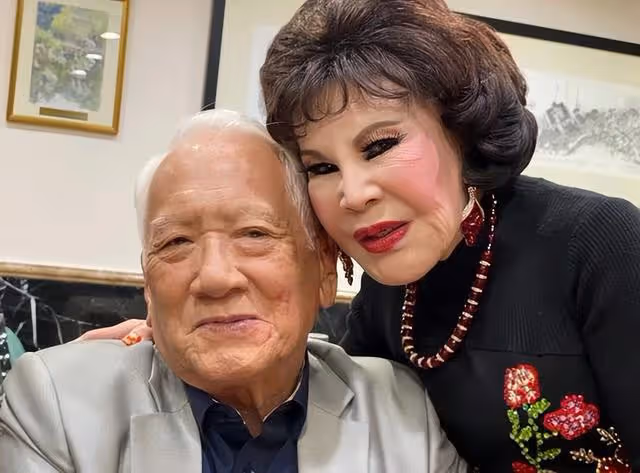 突發!又一香港名老戲骨宣布移民,整容失敗與丈夫恩愛近40年