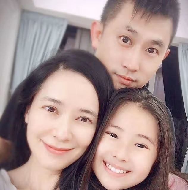 TVB前花旦復出之作演百歲老人,帶10歲女兒拍劇,否認對方將出道
