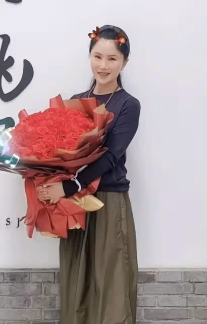 付笛生體驗農家生活,摘菜燒柴做大鍋飯,任靜戴玉鐲甜笑似少女